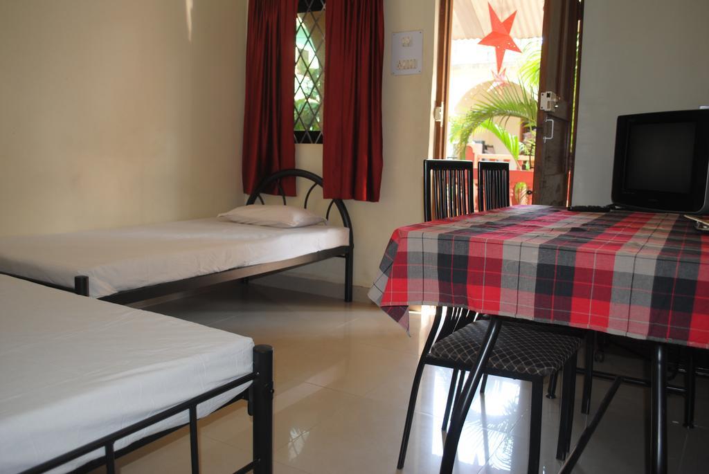 Joe And Marietta'S Guesthouse Калангут Номер фото
