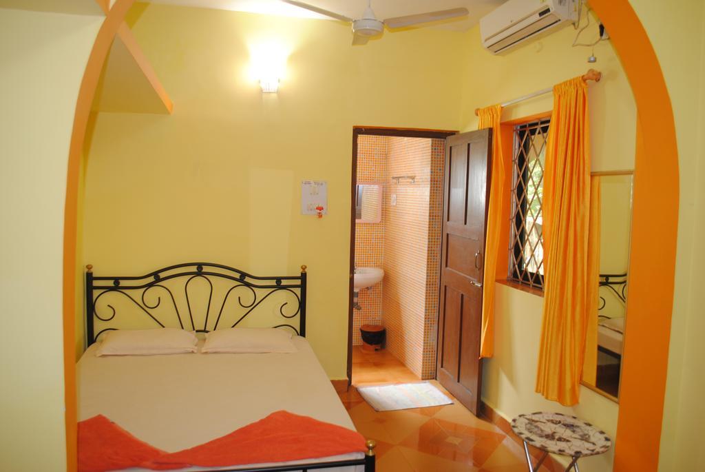Joe And Marietta'S Guesthouse Калангут Номер фото