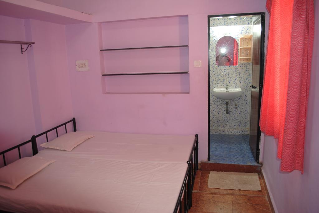 Joe And Marietta'S Guesthouse Калангут Номер фото
