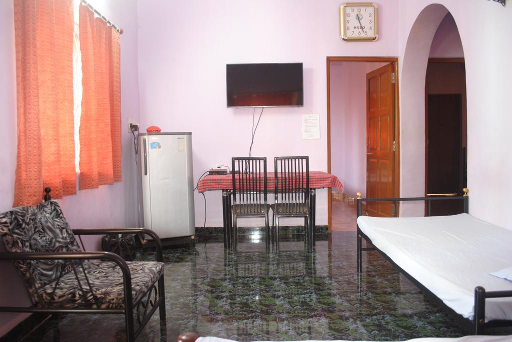 Joe And Marietta'S Guesthouse Калангут Номер фото