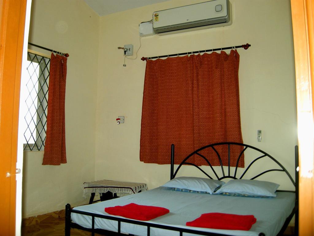 Joe And Marietta'S Guesthouse Калангут Номер фото